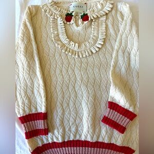 Gucci girls  sweater like new. Size 4t